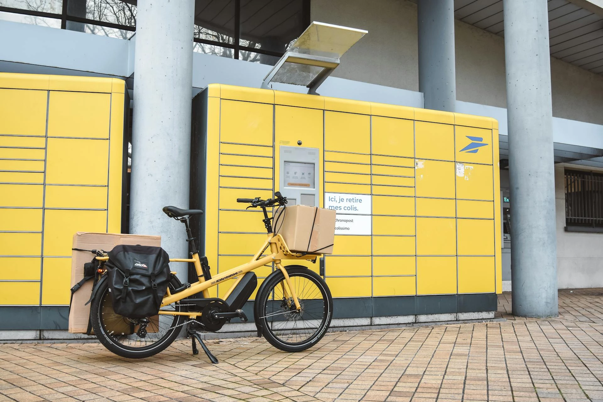 Can Solar-Powered Lockers Transform Parcel Delivery? | Business ...